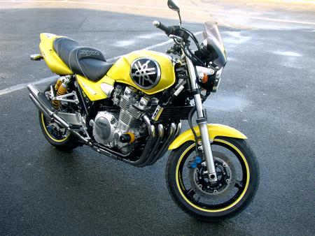 Voilà   ma XJR1300 , snifff  plus  ma 600